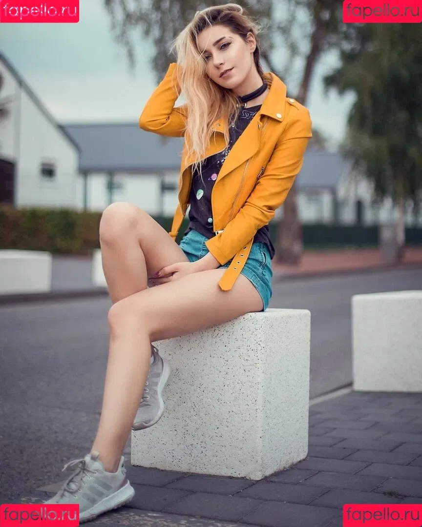 AnniTheDuck Onlyfans Photo Gallery 