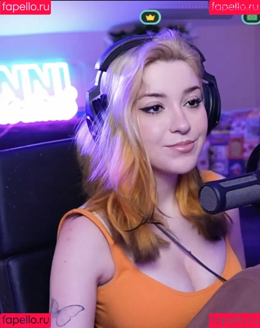 AnniTheDuck Onlyfans Photo Gallery 