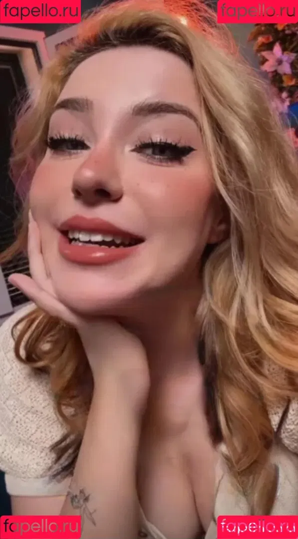AnniTheDuck Onlyfans Photo Gallery 