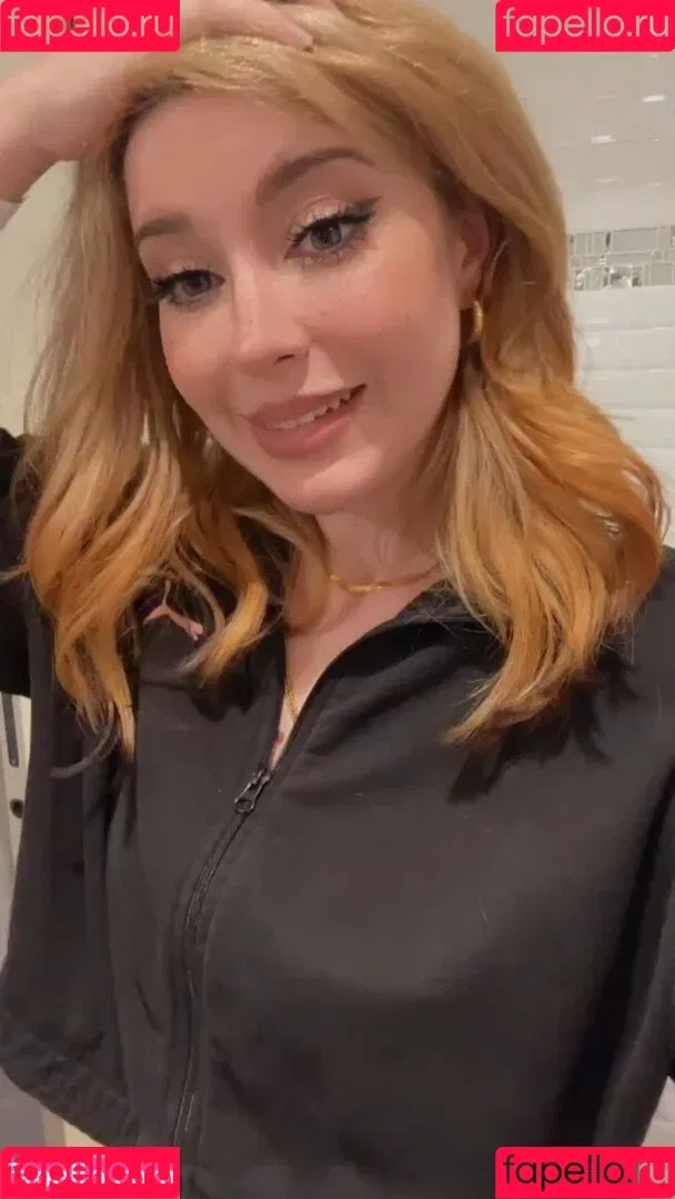AnniTheDuck Onlyfans Photo Gallery 
