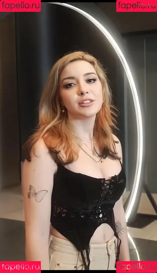 AnniTheDuck Onlyfans Photo Gallery 