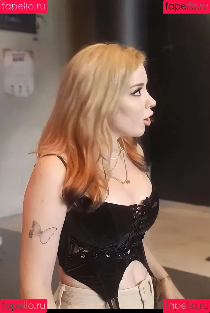 AnniTheDuck Onlyfans Photo Gallery 