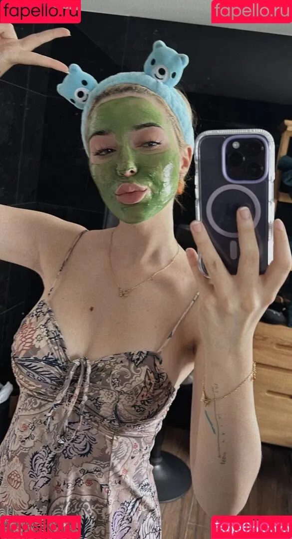 AnniTheDuck Onlyfans Photo Gallery 