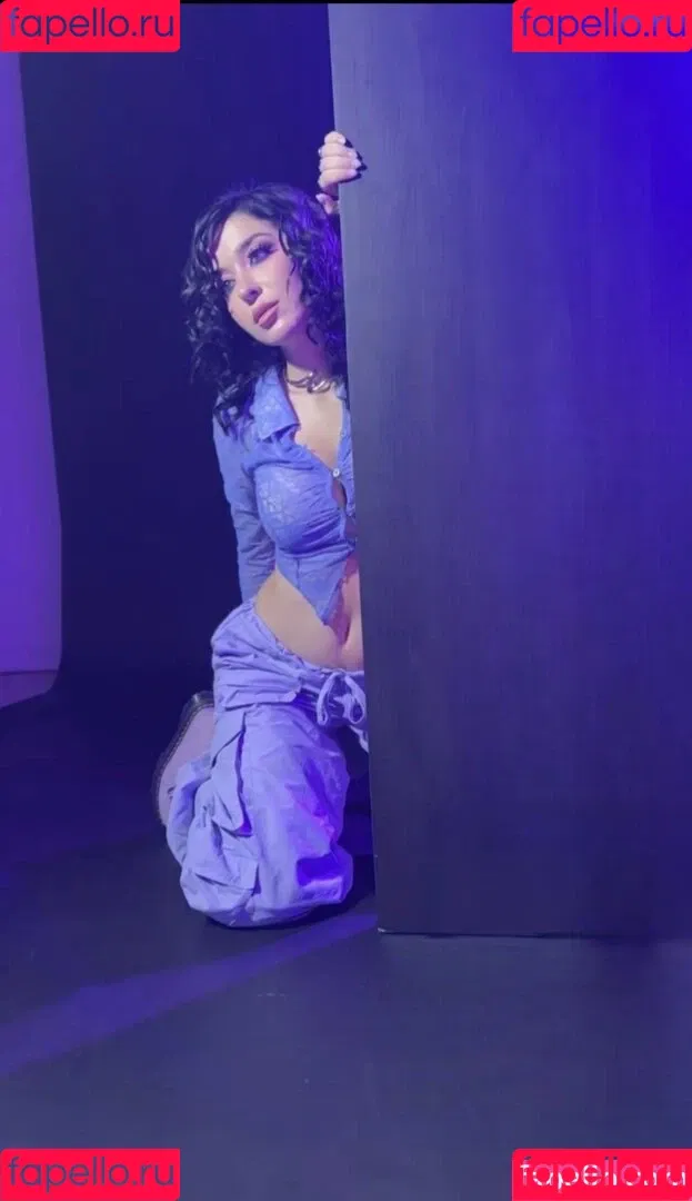 AnniTheDuck Onlyfans Photo Gallery 