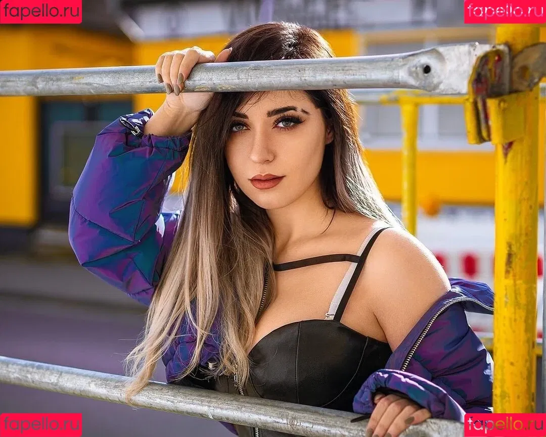 AnniTheDuck Onlyfans Photo Gallery 