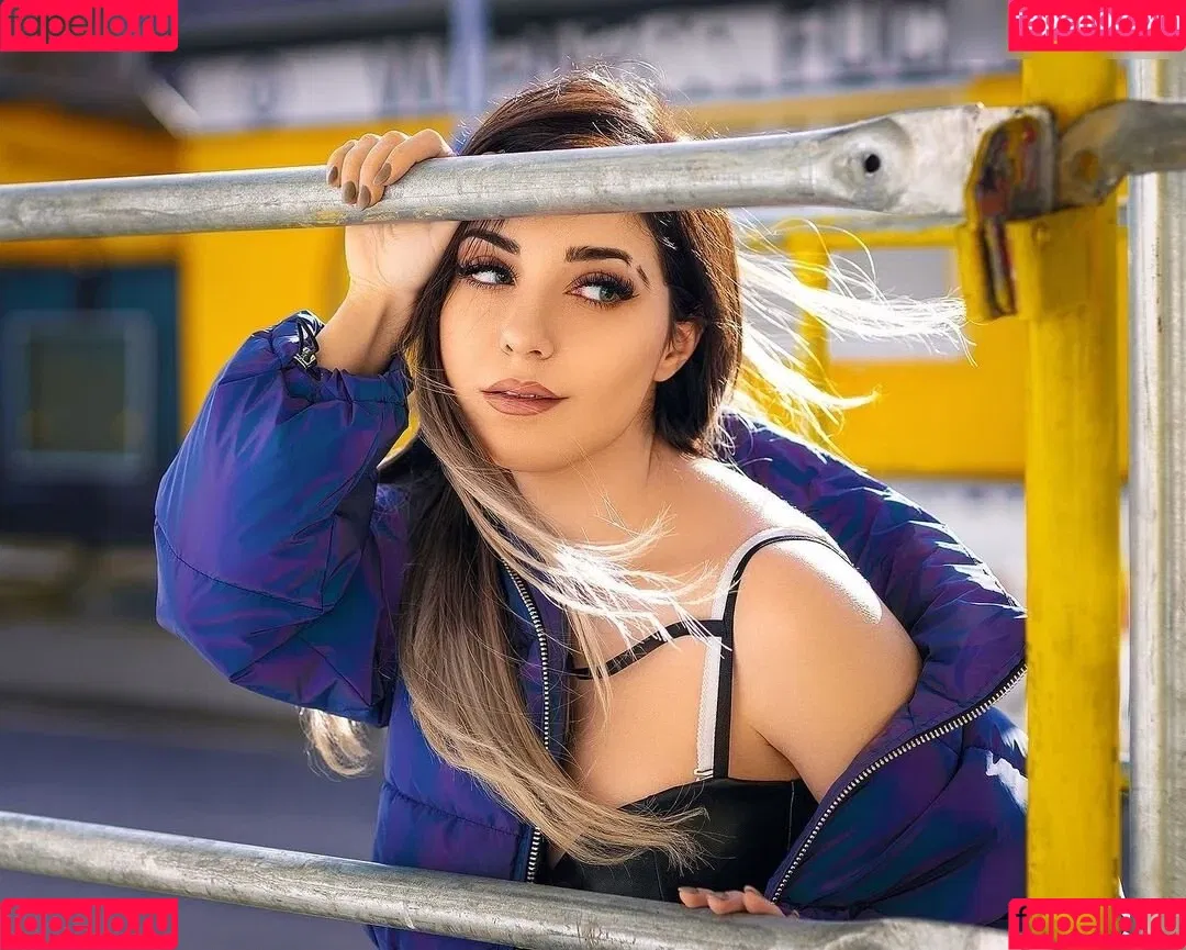AnniTheDuck Onlyfans Photo Gallery 