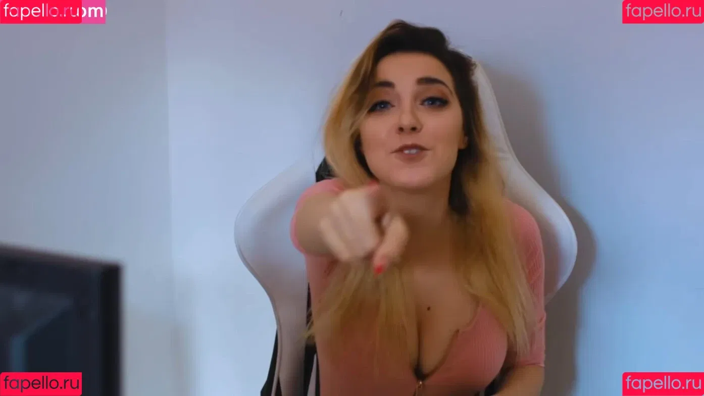 AnniTheDuck Onlyfans Photo Gallery 