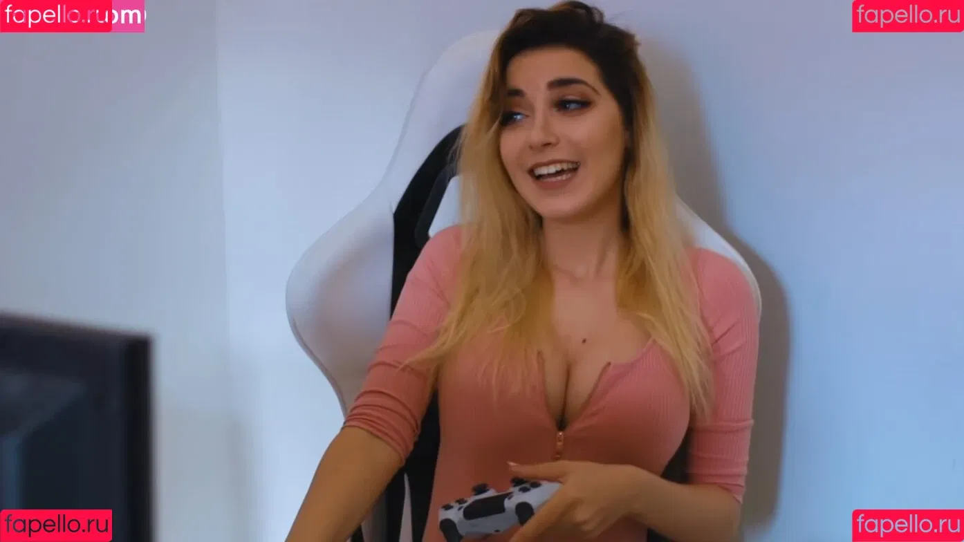 AnniTheDuck Onlyfans Photo Gallery 