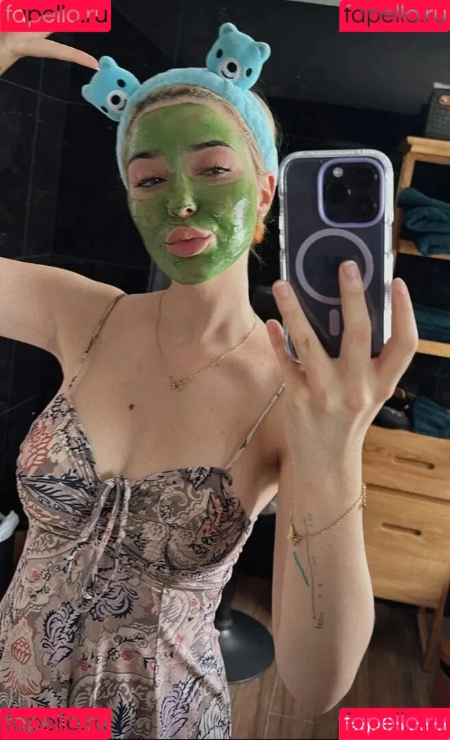 AnniTheDuck Onlyfans Photo Gallery 