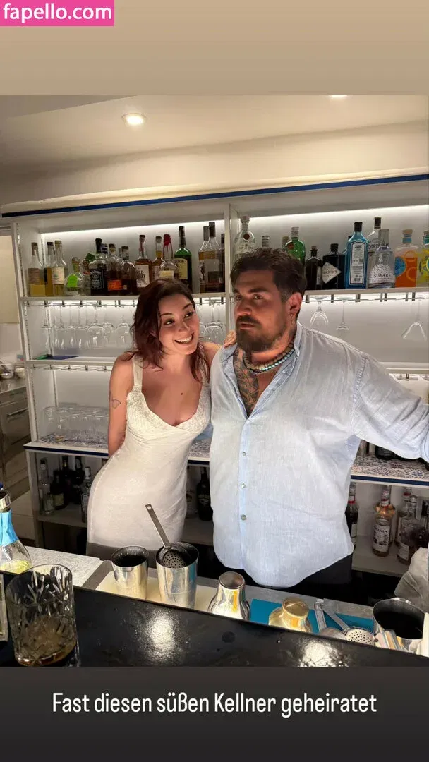 AnniTheDuck Onlyfans Photo Gallery 