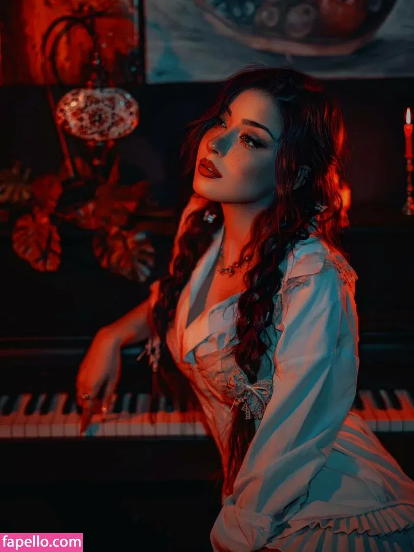 AnniTheDuck Onlyfans Photo Gallery 