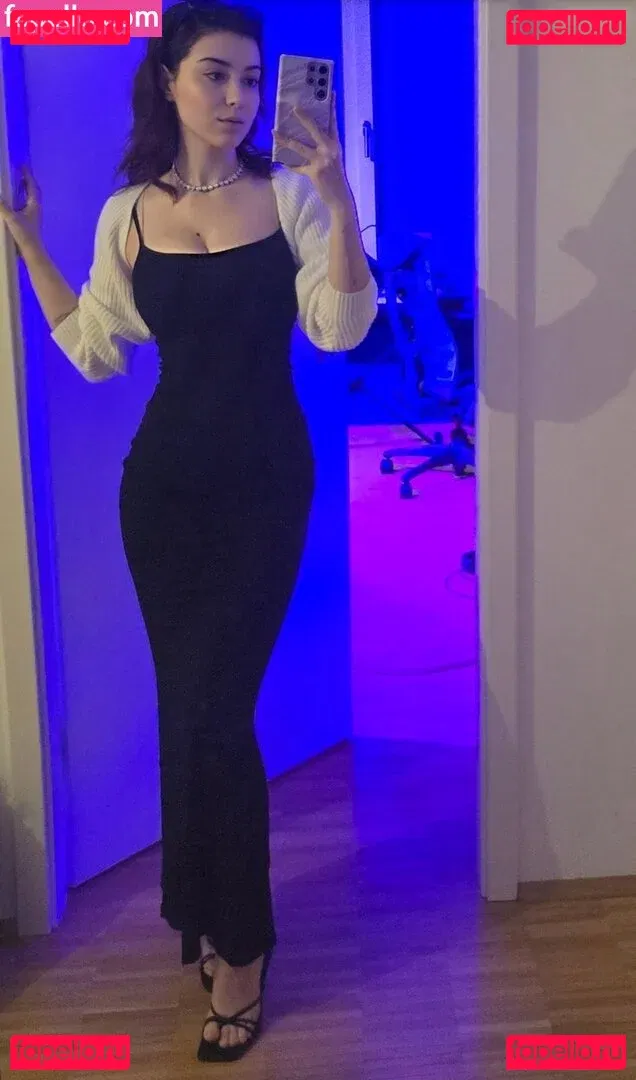 AnniTheDuck Onlyfans Photo Gallery 