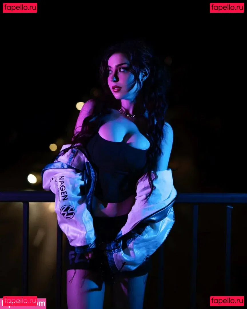 AnniTheDuck Onlyfans Photo Gallery 