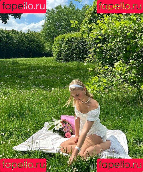 Elena Zoe Onlyfans Photo Gallery 