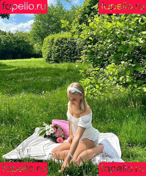 Elena Zoe Onlyfans Photo Gallery 