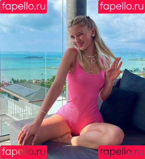 Elena Zoe Onlyfans Photo Gallery 