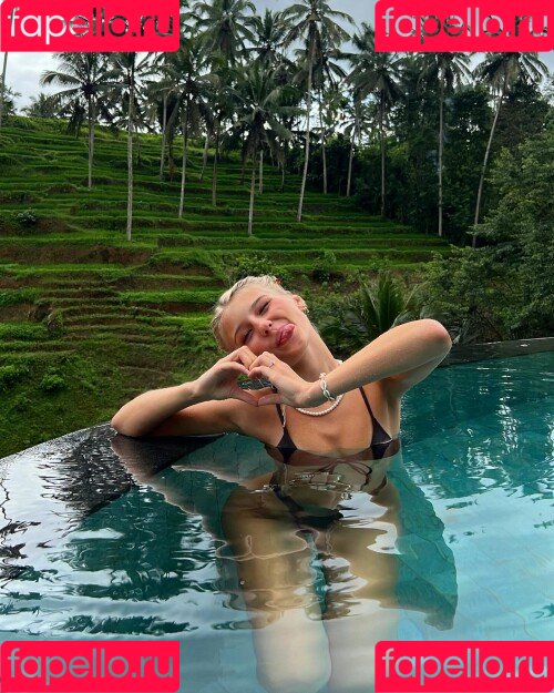 Elena Zoe Onlyfans Photo Gallery 