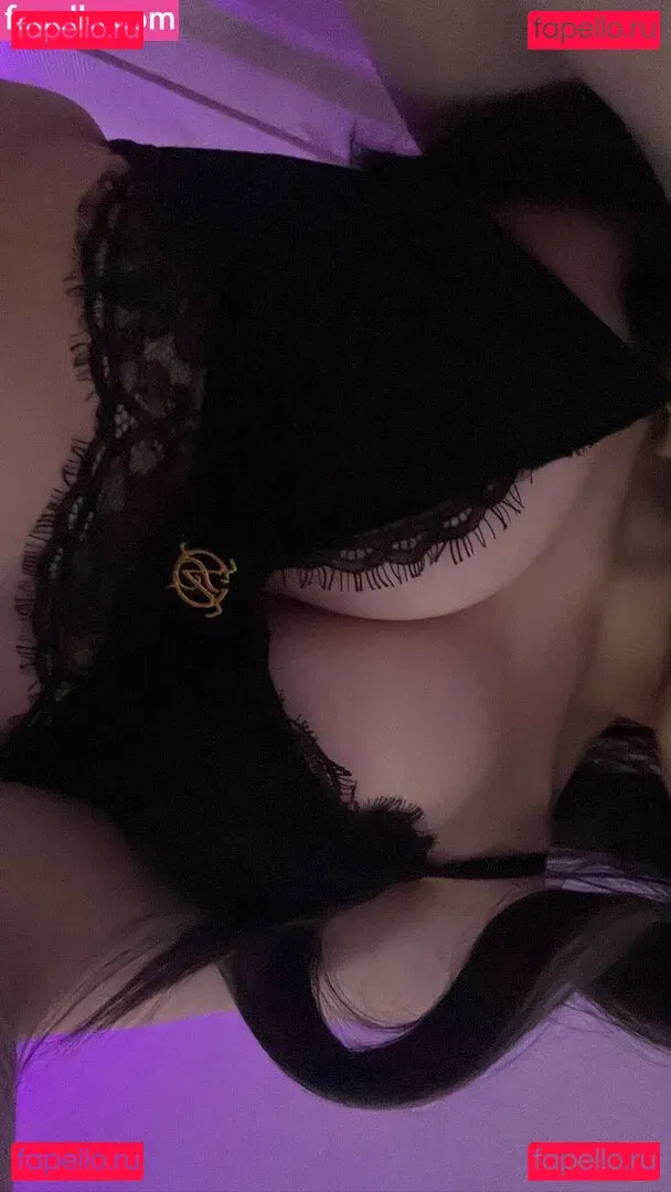 Uzileks Onlyfans Photo Gallery 