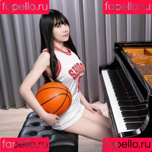 Ru’s Piano Onlyfans Photo Gallery 