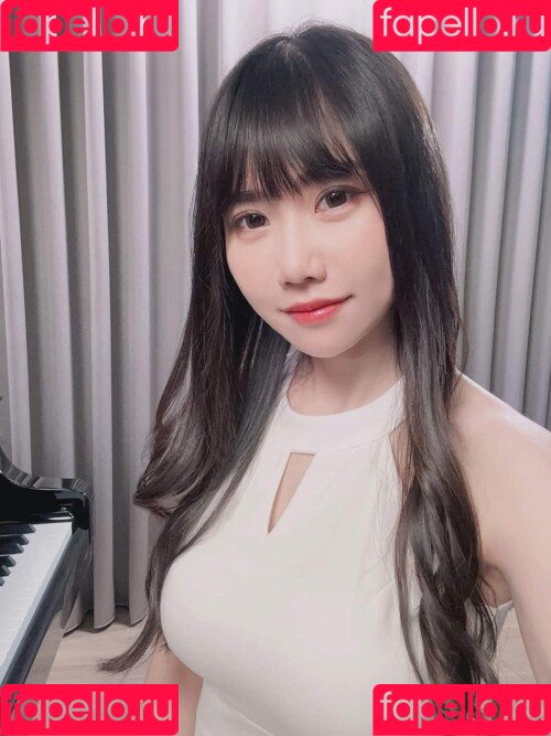 Ru’s Piano Onlyfans Photo Gallery 