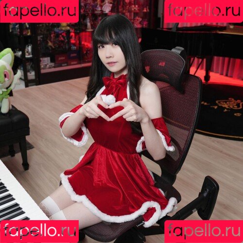 Ru’s Piano Onlyfans Photo Gallery 