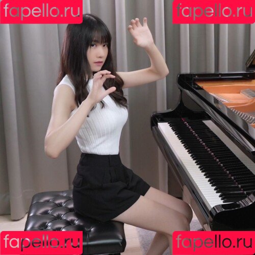 Ru’s Piano Onlyfans Photo Gallery 