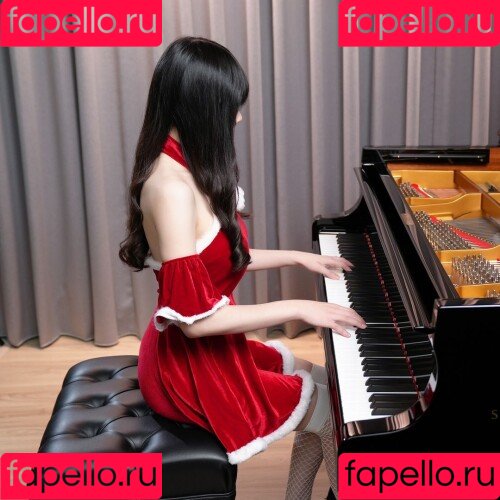 Ru’s Piano Onlyfans Photo Gallery 