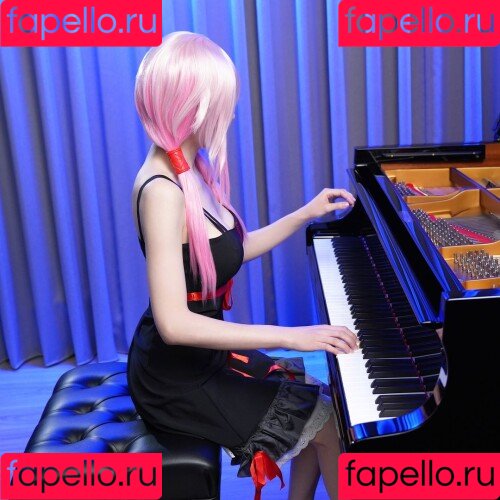 Ru’s Piano Onlyfans Photo Gallery 