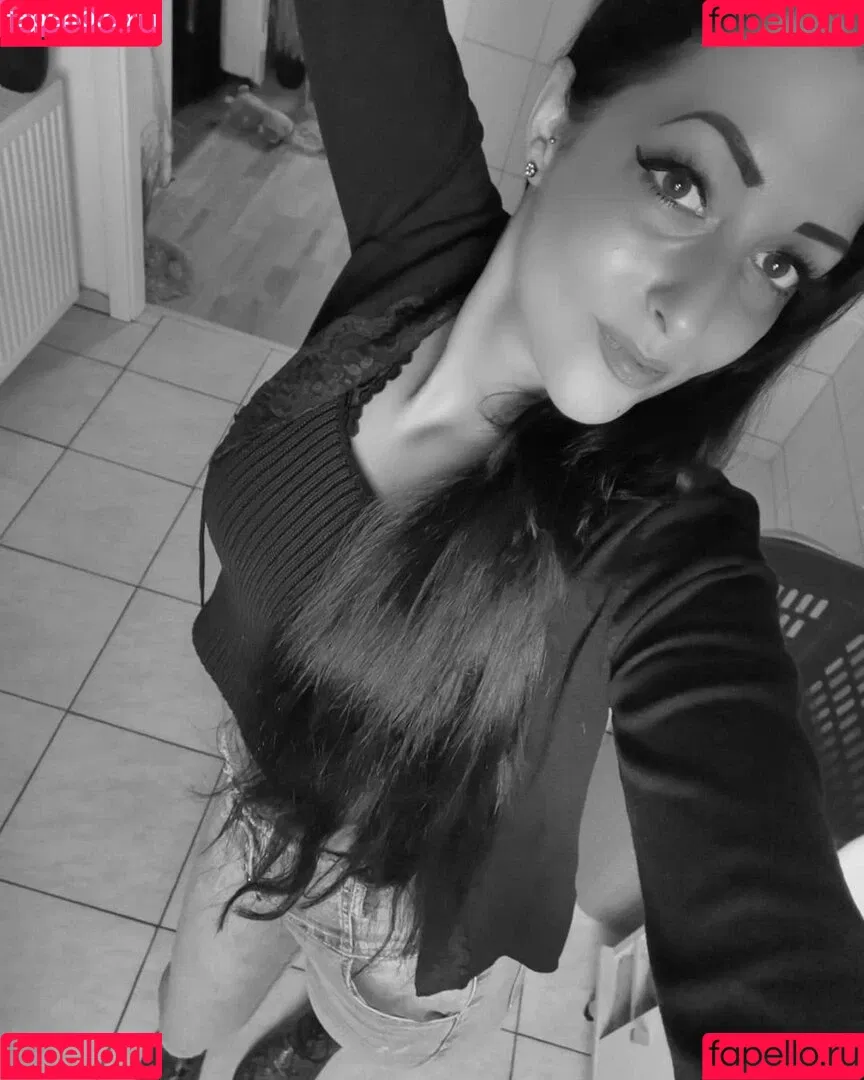 SlinaK Onlyfans Photo Gallery 