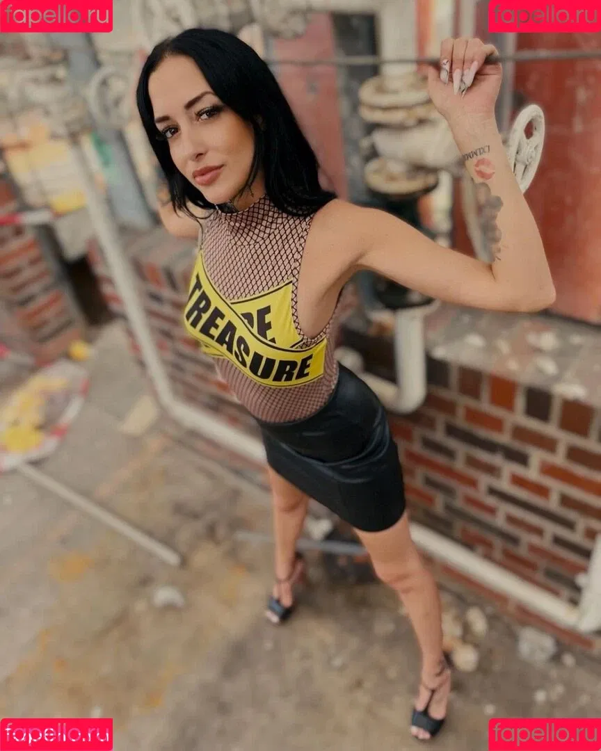 SlinaK Onlyfans Photo Gallery 