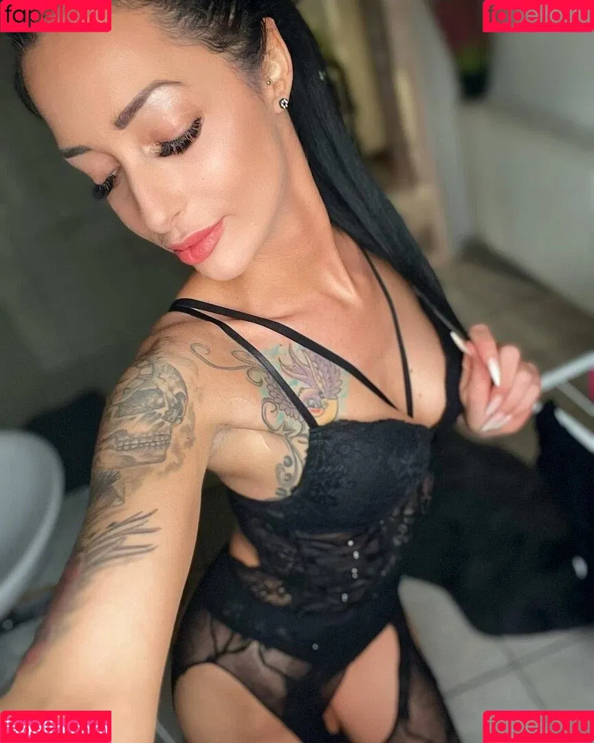 SlinaK Onlyfans Photo Gallery 