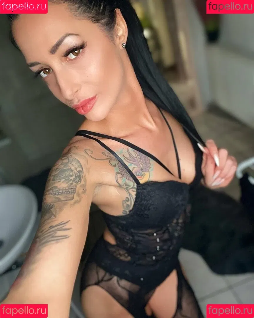 SlinaK Onlyfans Photo Gallery 