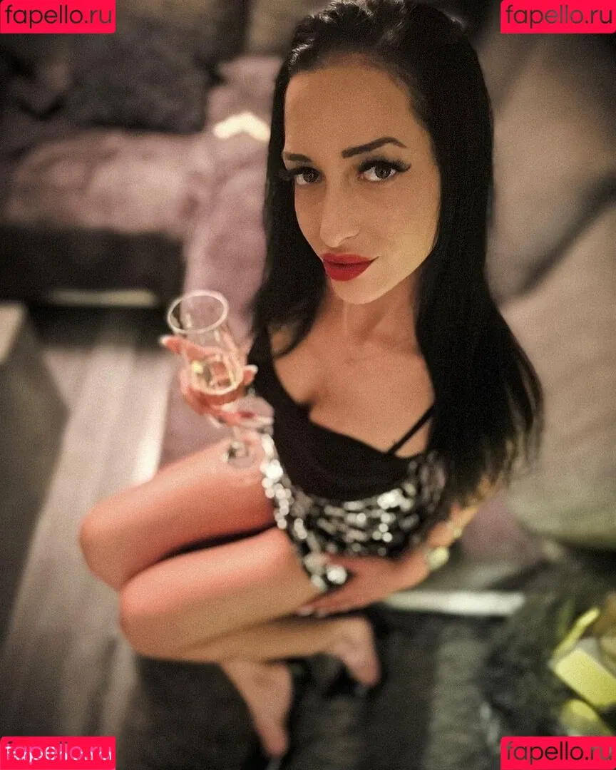 SlinaK Onlyfans Photo Gallery 