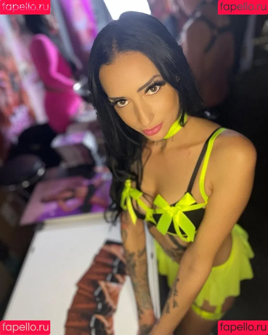 SlinaK Onlyfans Photo Gallery 