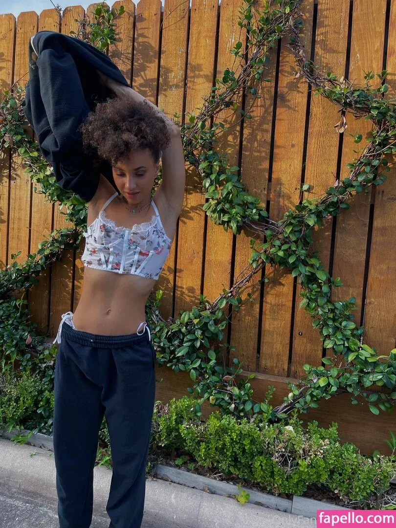 jadealis Onlyfans Photo Gallery 