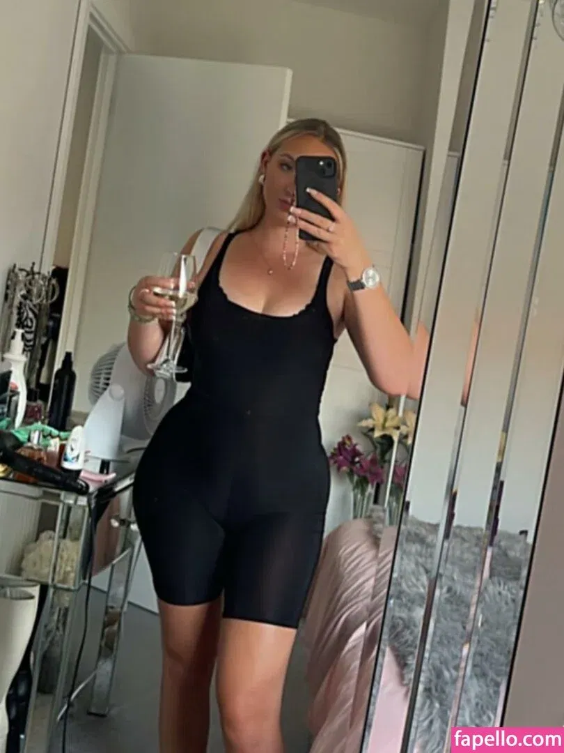 Holly Flintham Onlyfans Photo Gallery 