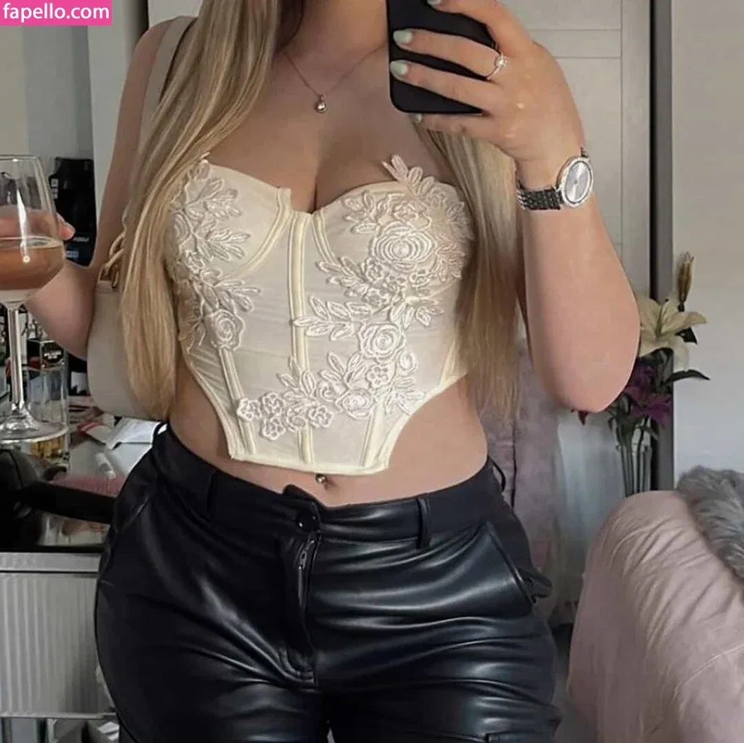 Holly Flintham Onlyfans Photo Gallery 