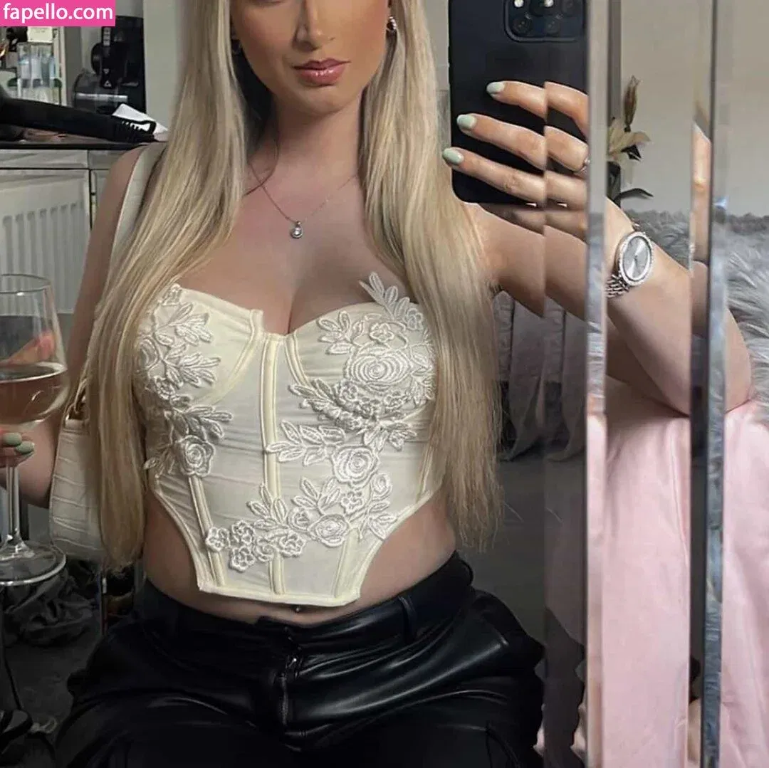 Holly Flintham Onlyfans Photo Gallery 