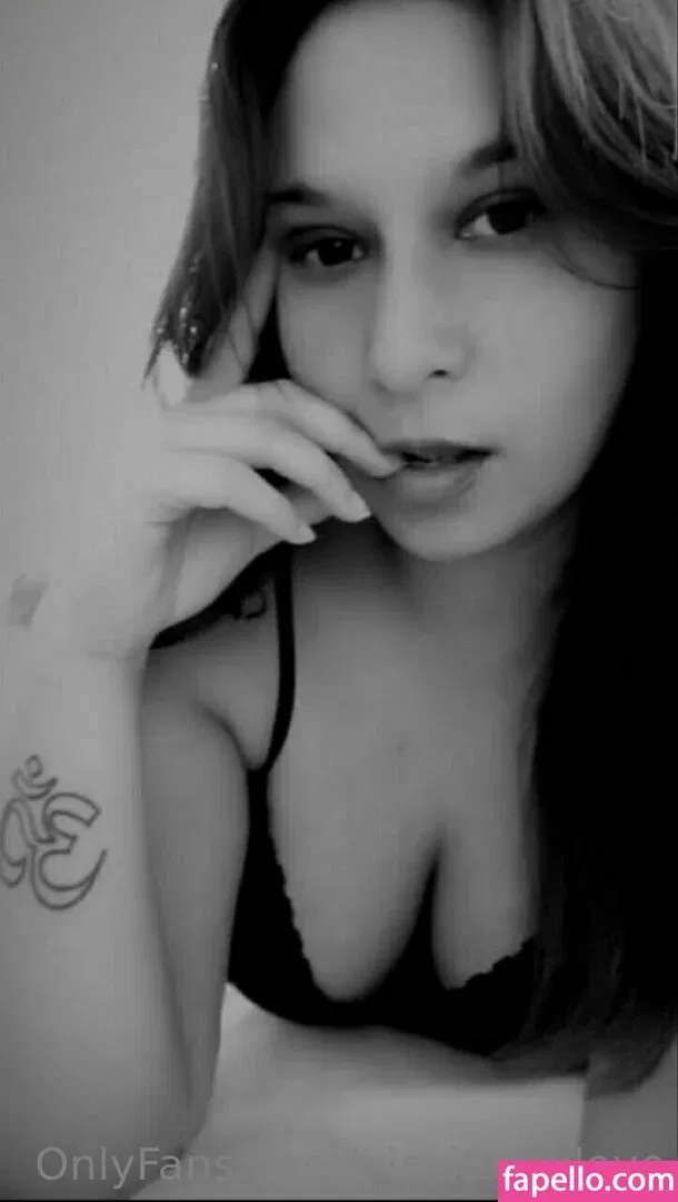 nickitamylove Onlyfans Photo Gallery 