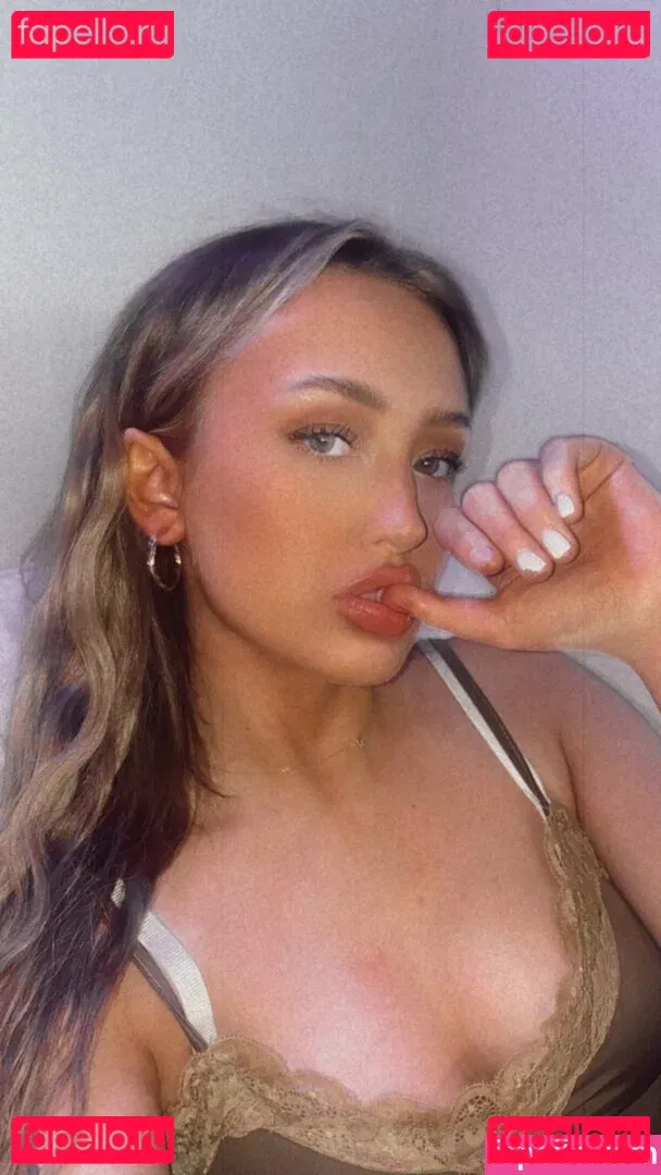 Kiera Bridget Onlyfans Photo Gallery 