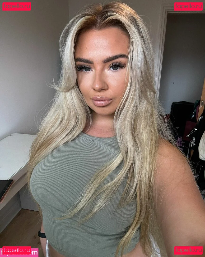emilymrlor Onlyfans Photo Gallery 