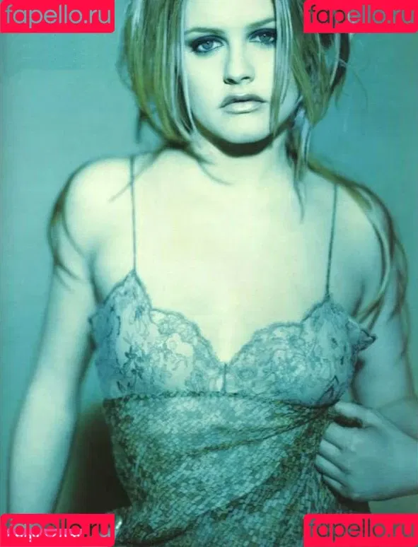 Alicia Silverstone Onlyfans Photo Gallery 