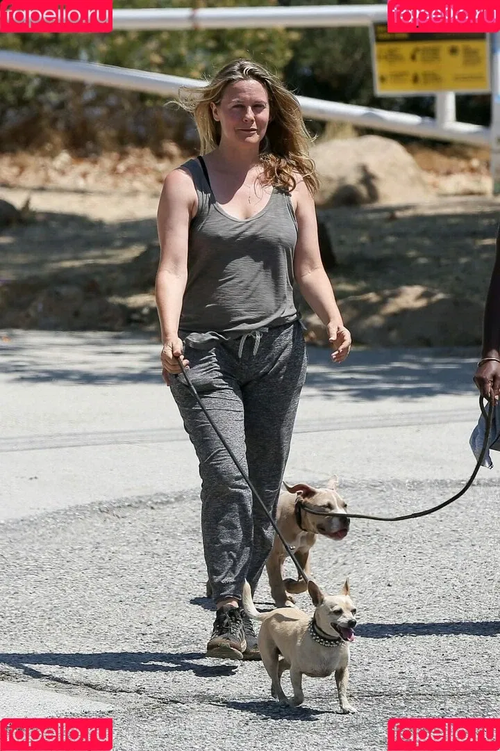 Alicia Silverstone Onlyfans Photo Gallery 