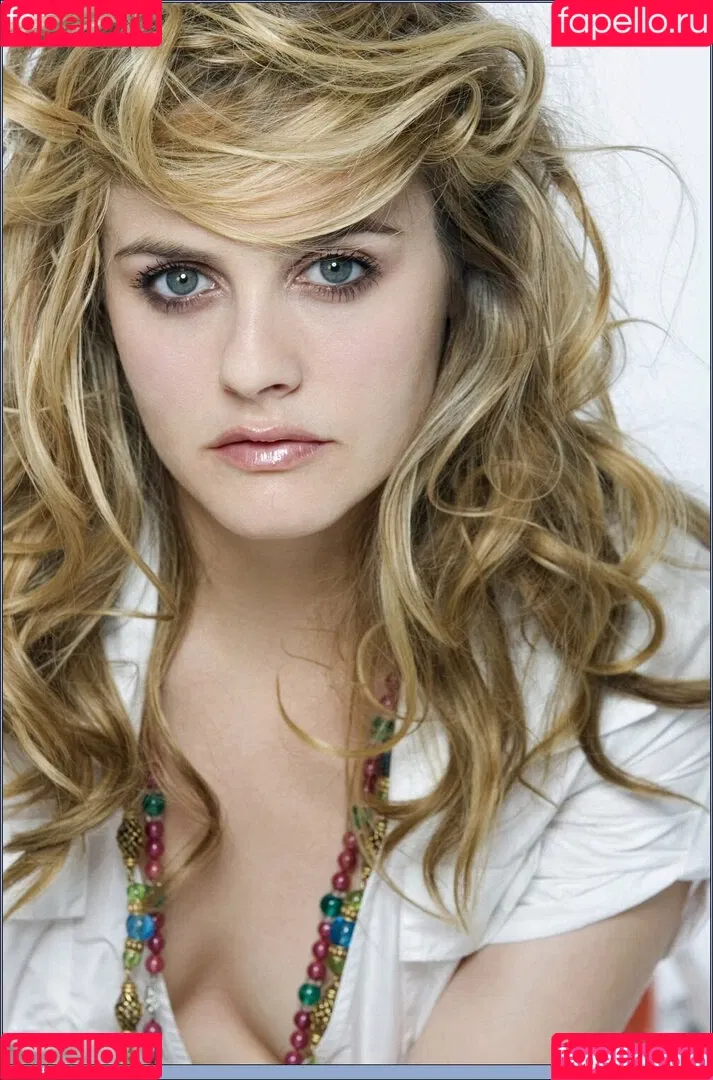 Alicia Silverstone Onlyfans Photo Gallery 