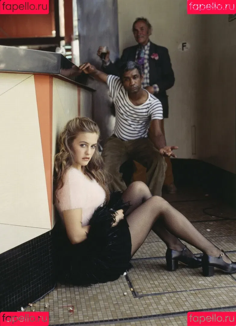Alicia Silverstone Onlyfans Photo Gallery 