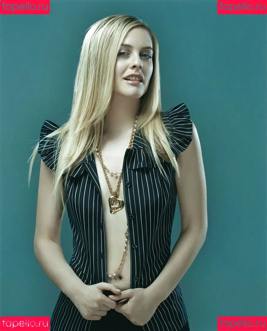 Alicia Silverstone Onlyfans Photo Gallery 