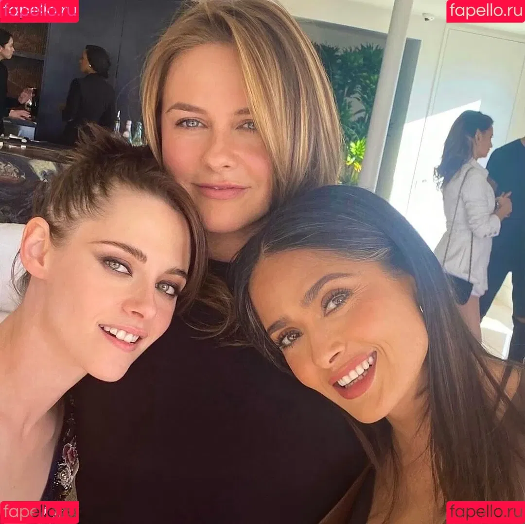 Alicia Silverstone Onlyfans Photo Gallery 