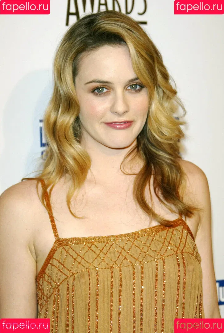 Alicia Silverstone Onlyfans Photo Gallery 