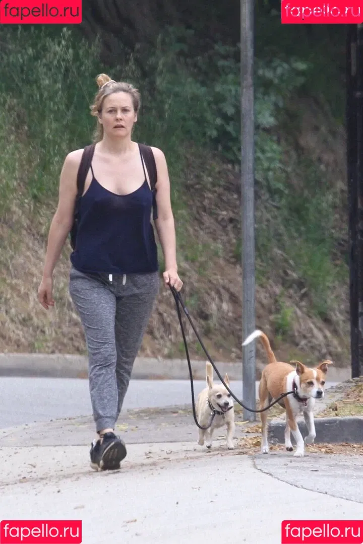Alicia Silverstone Onlyfans Photo Gallery 