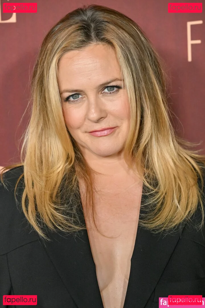 Alicia Silverstone Onlyfans Photo Gallery 